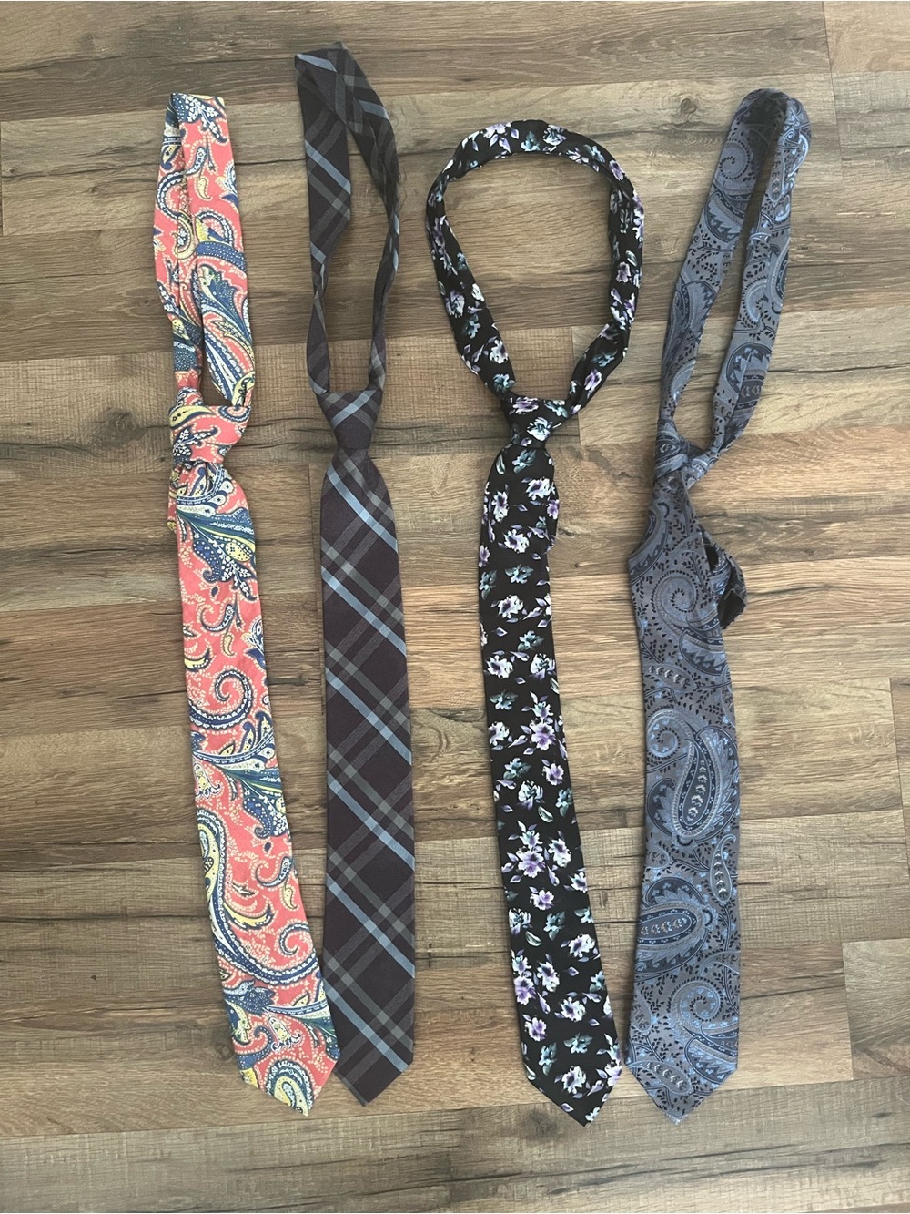 Chaps, Van Heusen, Express ties